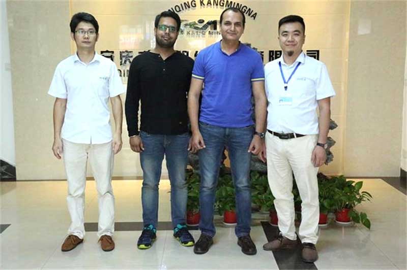 Clientes indios vinieron a visitar KMNPack